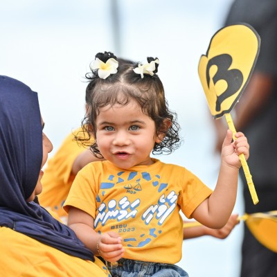 ތިނަދޫގެ "ރީނދޫ ސަފު" އަތުރާލައި ރައީސަށް ދިނީ މެޖޯރިޓީގެ ޔަގީންކަން