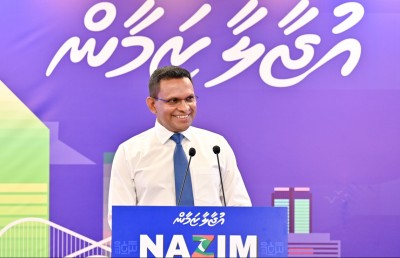 ނާޒިމްގެ ވެރިކަމެއްގައި ގެދޮރު ހަދާނީ ސަރުކާރުގެ ސޮވެރިން ގެރެންޓީއާ އެކު!