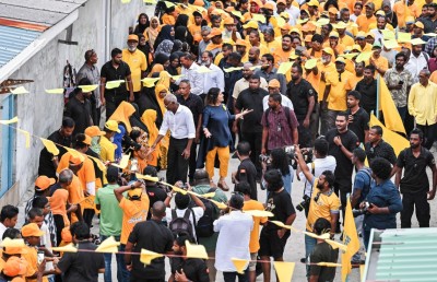 "ރަށު ރައީސް" ވަޑައިގަތުމުން ހިންނަވަރަށް ތާއީދުގެ އީދެއް، ދަމައިލި ސަފު "މޭލަކަށް"