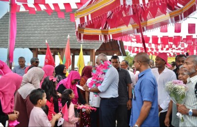 ގިނަ ބަޔަކު އެއްވެ އޭދަފުށިން މުއިއްޒަށް ދިނީ ޝަރަފާއި އިއްޒަތުގެ މަރުހަބާއެއް