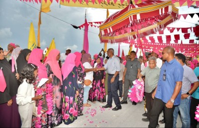 ގިނަ ބަޔަކު އެއްވެ އޭދަފުށިން މުއިއްޒަށް ދިނީ ޝަރަފާއި އިއްޒަތުގެ މަރުހަބާއެއް