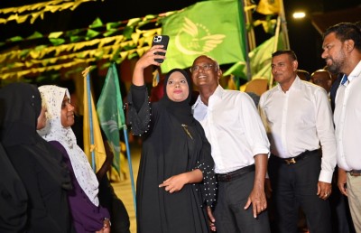 ރައީސަށް މަރުހަބާ ކިޔުމަށް މަކުނުދޫގަައި ފެއްސާއި ރީނދުލުގެ ދިގު ސަފެއް