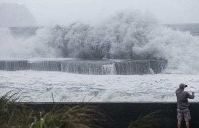 ބާރުގަދަ ތޫފާން ހައިކުއި ތައިވާނަށް އަރަނީ