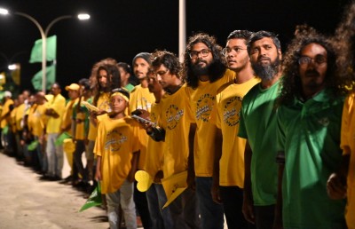 ރައީސަށް މަރުހަބާ ކިޔުމަށް މަކުނުދޫގަައި ފެއްސާއި ރީނދުލުގެ ދިގު ސަފެއް