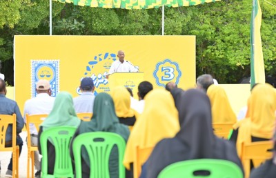 މާލޭގެ މަގުތައް މަތީގައި ހުރި ހޮޅިތައް ބިމު އަޑިއަށް ލާންޖެހޭ: ރައީސް