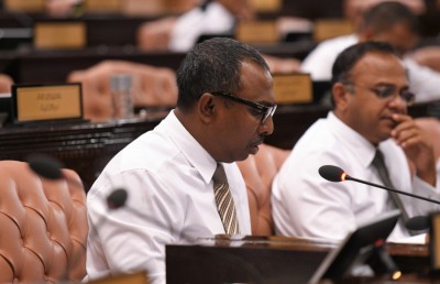 އަންދާޒާކުރި ފައިސާ ލިބޭކަށް ނެތް، ޕްރޮޖެކްޓުތައް ހުއްޓާލަން ޖެހޭނެ: އާޒިމް