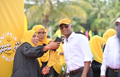 މާލޭގެ މަގުތައް މަތީގައި ހުރި ހޮޅިތައް ބިމު އަޑިއަށް ލާންޖެހޭ: ރައީސް