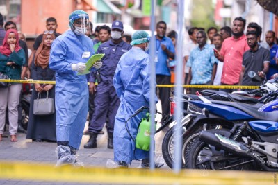 ޕޮޒިޓިވްވި މީހުންގެ ތެރޭގައި މާބަނޑު އަންހެނަކާއި، ތިން ކުޑަކުދިން ހިމެނޭ: މަބްރޫކް