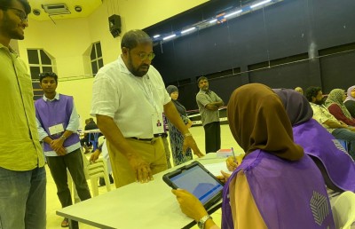 100 ފޮށި: ރައީސާއި މުއިއްޒު ވާދަކުރައްވަނީ ވަރަށް ގާތުން