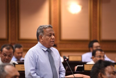 ދައުލަތުގެ ހުރިހާ މުވައްޒަފުންގެ މުސާރަ 20،000 އަށް ވުރެން ދަށް ކުރަން ގޮވާލައިފި