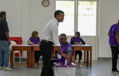100 ފޮށި: ރައީސާއި މުއިއްޒު ވާދަކުރައްވަނީ ވަރަށް ގާތުން