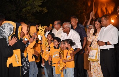 ތާރީހީ، އެންމެ ހޫނު މަރުހަބާ: "އައްޑޫ މާ ޗާލުކޮށް އޮތީ ރައީސާ އެކު"