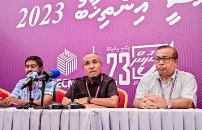 ތުޅާދޫގައި ކެމެރާ ހަރުކޮށްފައިވާ ގަލަމަކުން ވޯޓު ކަރުދާސްކޮޅެއްގެ ފޮޓޯ ނެގި މައްސަލައެއް