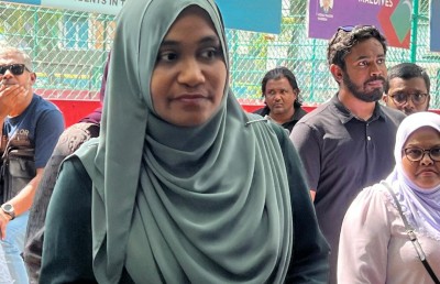 100 ފޮށި: ރައީސާއި މުއިއްޒު ވާދަކުރައްވަނީ ވަރަށް ގާތުން