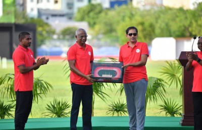 ސިންތެޓިކް ޓްރެކާ އެކު ކުޑަހުސެންގެ ލޮލުން ކަރުނަ