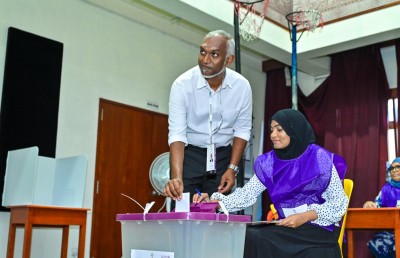 100 ފޮށި: ރައީސާއި މުއިއްޒު ވާދަކުރައްވަނީ ވަރަށް ގާތުން
