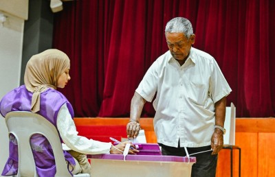 100 ފޮށި: ރައީސާއި މުއިއްޒު ވާދަކުރައްވަނީ ވަރަށް ގާތުން
