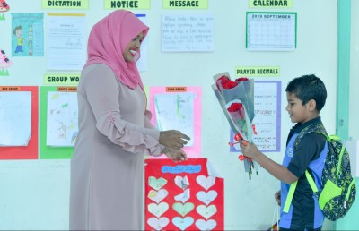 ޕްރައިމަރީ ޓީޗަރުން ތަމްރީނު ކުރަން 15 ސްކޮލާޝިޕެއް ތައާރަފުކޮށްފި