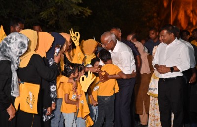 ތާރީހީ، އެންމެ ހޫނު މަރުހަބާ: "އައްޑޫ މާ ޗާލުކޮށް އޮތީ ރައީސާ އެކު"