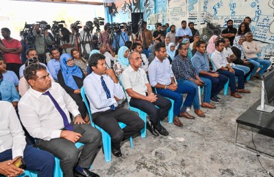 އެމްޑީޕީގެ ފަހަތަށް އަރަން ޑިމޮކްރެޓްސް ކައުންސިލްގެ ގިނަ މެންބަރުން ބޭނުމެއް ނުވޭ!