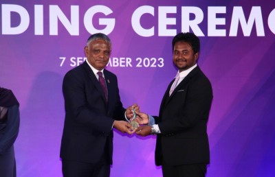 އަހުމަދިއްޔާ ސްކޫލުގެ އެއްވަނަ އިޔާން އާއި ޝާހާ އަށް