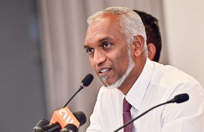 ޑިމޮކްރެޓްސްއާ އެކު ކޯލިޝަން ހެދުން: ބޯޅަ އޮތީ އެ ޕާޓީގެ ކޯޓުގައި: މުއިއްޒު
