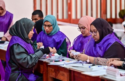 އީޔޫ އިން ބުނީ ވަސީލަތްތައް ނަހަމަ ގޮތުގައި ބޭނުންކުރުމާއި ކެމްޕޭނަށް ކުރާ ހަރަދު ނުބެލޭ ކަމަށް