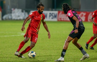 އަޔާގެ ލަނޑުން ދަ ގްރާންޑޭ އިން ޔޫވީ ބަލިކޮށްފި