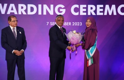 އަހުމަދިއްޔާ ސްކޫލުގެ އެއްވަނަ އިޔާން އާއި ޝާހާ އަށް