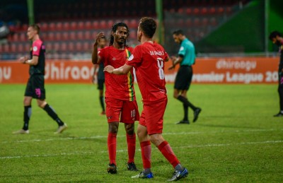 އަޔާގެ ލަނޑުން ދަ ގްރާންޑޭ އިން ޔޫވީ ބަލިކޮށްފި