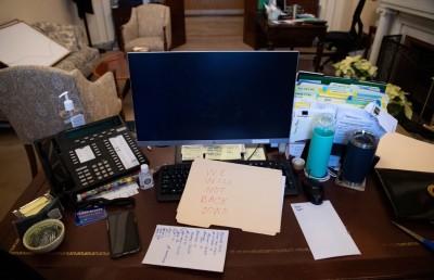 ޕެލޯސީގެ ލެޕްޓޮޕް ވަގަށް ނަގައި ރަޝިޔާ އަށް ވިއްކަން އުޅުނު މައްސަލަ ބަލަނީ