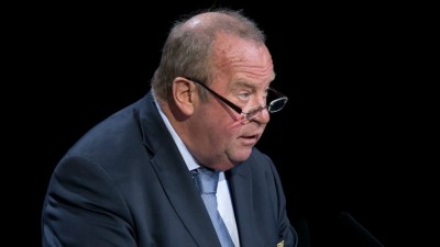 ލީގުތައް ކެންސަލް ކުރުމަށް ފީފާގެ މެޑިކަލް ޗީފް ގޮވާލައިފި