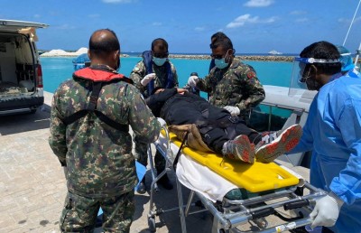 އާގު ބޯޓުން އައްޑުއަށް ބޭލި މީހާގެ ހާލު ރަނގަޅު