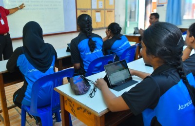 ސާވޭއަކަށް ކަމަށް ބުނެ ދަރިވަރުންގެ އައިޑީ ކާޑު ހޯދަން ސްކޭމް މެސެޖުތަކެއް