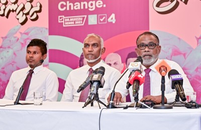 ޑިމޮކްރެޓްސްއާ އެކު ކޯލިޝަން ހެދުން: ބޯޅަ އޮތީ އެ ޕާޓީގެ ކޯޓުގައި: މުއިއްޒު