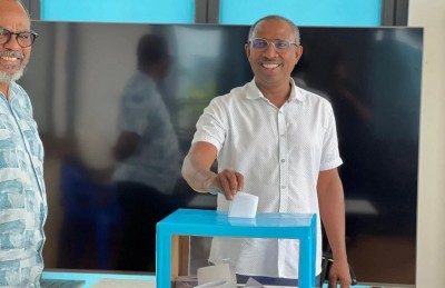 ޑިމޮކްރެޓްސްގެ ޕީޖީ ލީޑަރަކަށް އަލީ އާޒިމް ހޮވައިފި