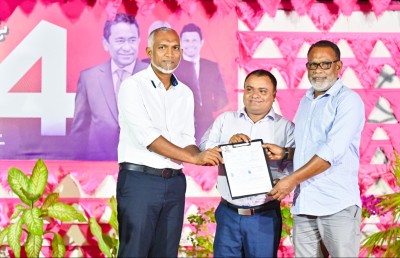 ށ. އަތޮޅު ކައުންސިލްގެ ރައީސާ އެކު އެމްޑީޕީގެ އިސް އެކްޓިވިސްޓުންތަކެއްގެ ތާއީދު މުއިއްޒަށް
