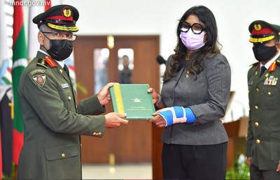 ސިފައިންގެ ތާރީހުގައި ފުރަތަމަ ފަހަރަށް ލެފްޓިނެންޓް ކާނަލްގެ މަގާމަށް އަންހެން އޮފިސަރުން