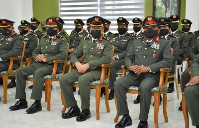 ސިފައިންގެ ތާރީހުގައި ފުރަތަމަ ފަހަރަށް ލެފްޓިނެންޓް ކާނަލްގެ މަގާމަށް އަންހެން އޮފިސަރުން