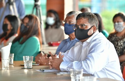 ކެފޭތަކުން ޕްލާސްޓިކް ފުޅި ނަގައި ރިސައިކަލްކުރަން ފޮނުވާ ޕްރޮގްރާމެއް