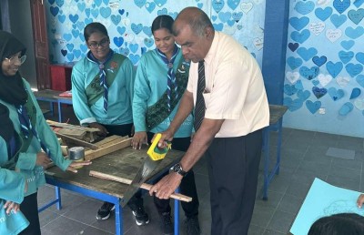 ހަސަން، 18 އަހަރަށްފަހު ޖަމާލުއްދީން ސްކޫލްގެ ޕްރިންސިޕަލްގެ މަގާމުން ވަކިވެއްޖެ