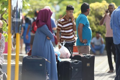 ހުވަފެންތައް ދޫކޮށް، އެނބުރި ވަޒަނަށް ދާން ތަންމަތި ބަނދެލައިފި