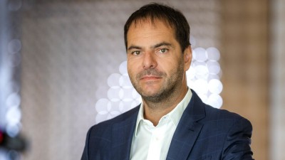 ވެލާ ރިސޯޓުން ނަރުދޫއަށް ބޭނުންވާ މާސްކާއި އަންގި ހަދިޔާކުރަނީ