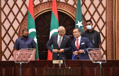 ނިޒާމް ބަދަލުކުރުމާއި ބާރުތައް ބެހުން: ރަނގަޅު ވަގުތަކީ ކޮބާ؟