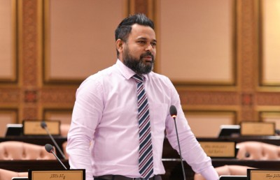 އައްޑޫގައި ޓެސްޓު ކުރެވޭގޮތް ނެތުމުން މަޖިލީހަށް ކުއްލި މައްސަލައެއް