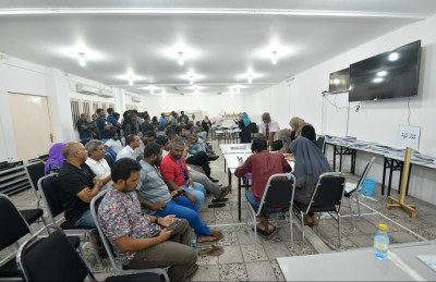 އިންތިޚާބުގައި ވާދަކުރާ ސިވިލް ސާވަންޓުން ހުކުރު ދުވަހުން ފެށިގެން މަގާމުތަކުން ސަސްޕެންޑުވާނެ