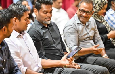 ޑިމޮކްރެޓްސްގެ ޝަރުތަކީ އެމްޑީޕީ އަށް ނިޒާމީ ވޯޓު، ޕީޕީއެމަށް ސަރުކާރުގެ ހިއްސާ