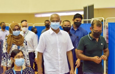 ޑަބްލިއުއެޗްއޯ އިން ވެކްސިން މި މަހު ލިބޭނެ، ފައިސާ ދެއްކި 700،000 ޑޯޒް މާޗުގައި ގެންނަނީ