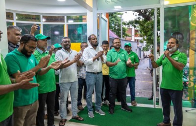 އިމްރާން ވިދާޅުވީ އަދާލަތުން ނުކުމެ ތިބީ ރައީސާ އެކު ކަމަށް