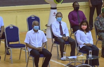 ކޮވިޑް ވެކްސިން ޕްރޮގްރާމް ފަށައިފި؛ ފުރަތަމަ އައިޖީއެމްއެޗްގެ ޑރ. ޝިރާނީ އަށް